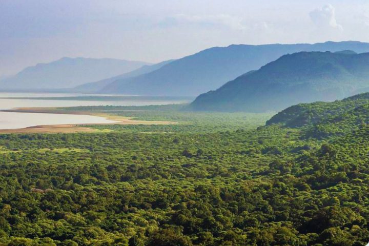 Lake Eyasi rift valley escapment